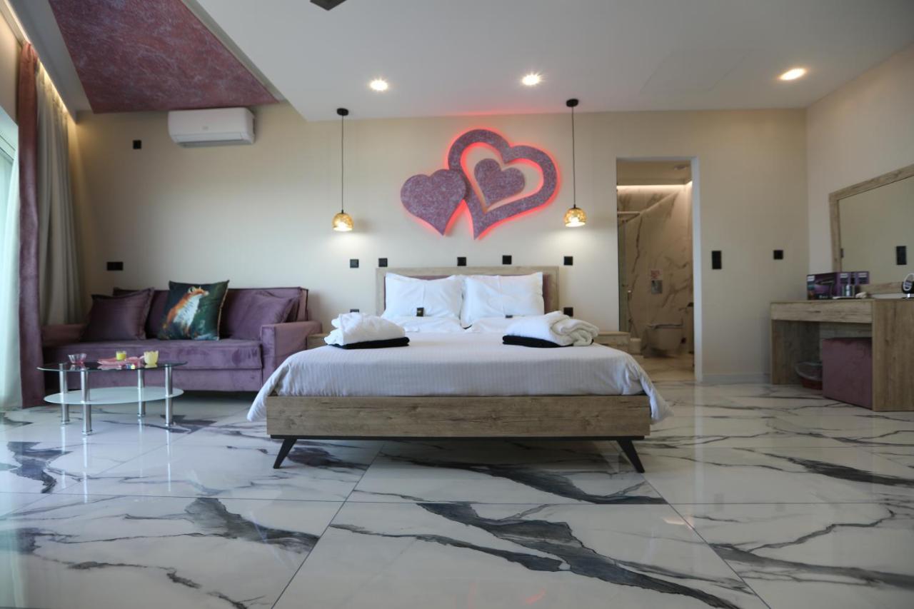 Golden Fox Studios And Suites Lakones Bagian luar foto