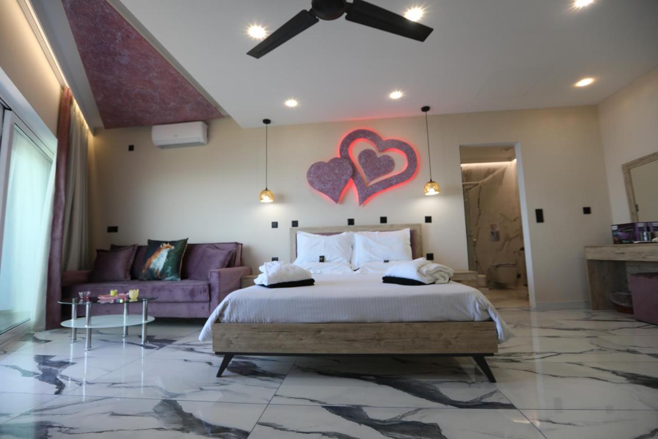 Golden Fox Studios And Suites Lakones Bagian luar foto