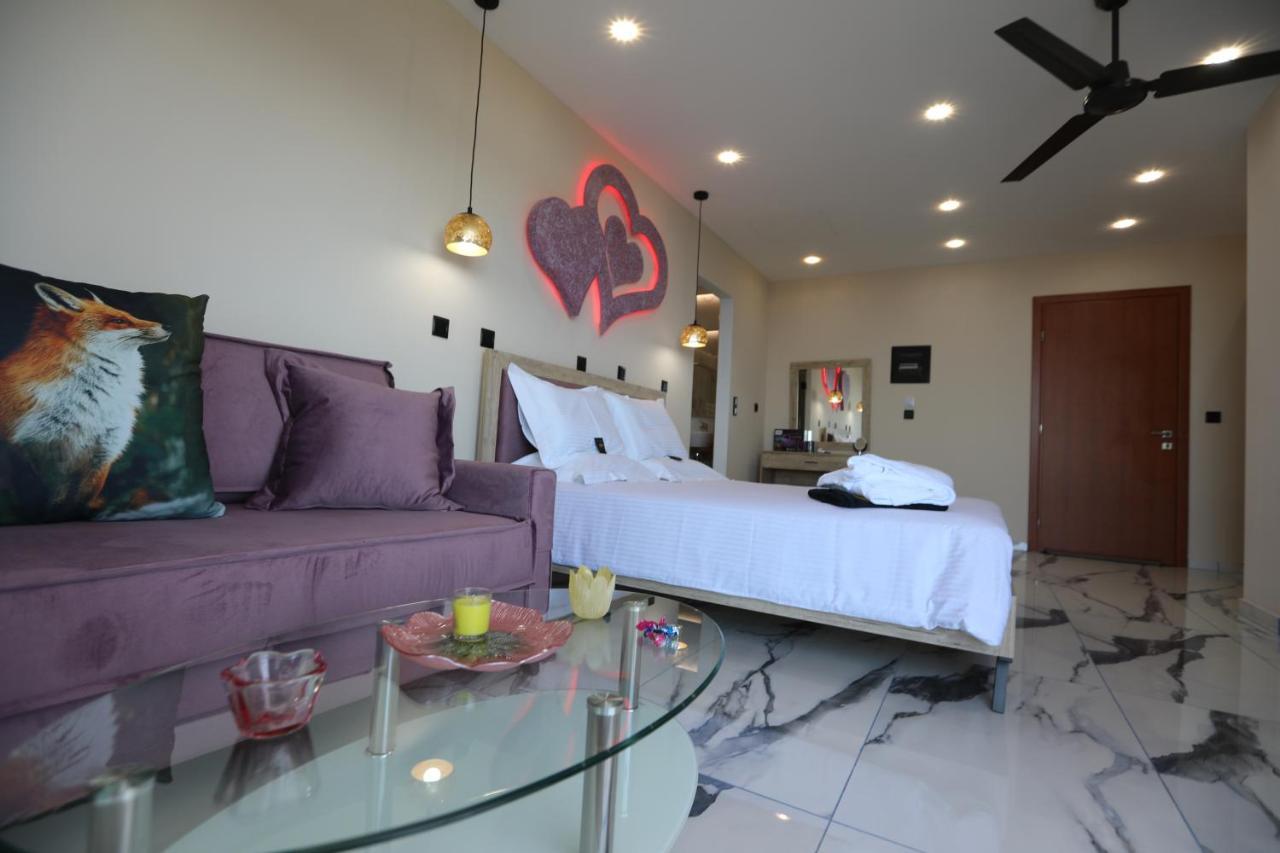 Golden Fox Studios And Suites Lakones Bagian luar foto