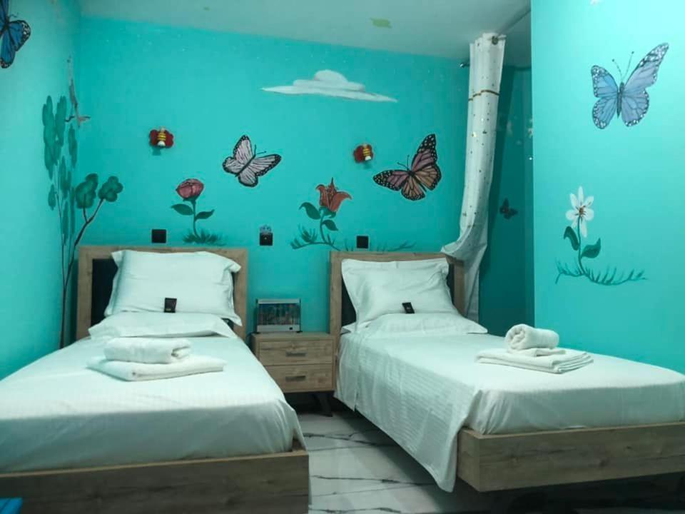 Golden Fox Studios And Suites Lakones Bagian luar foto