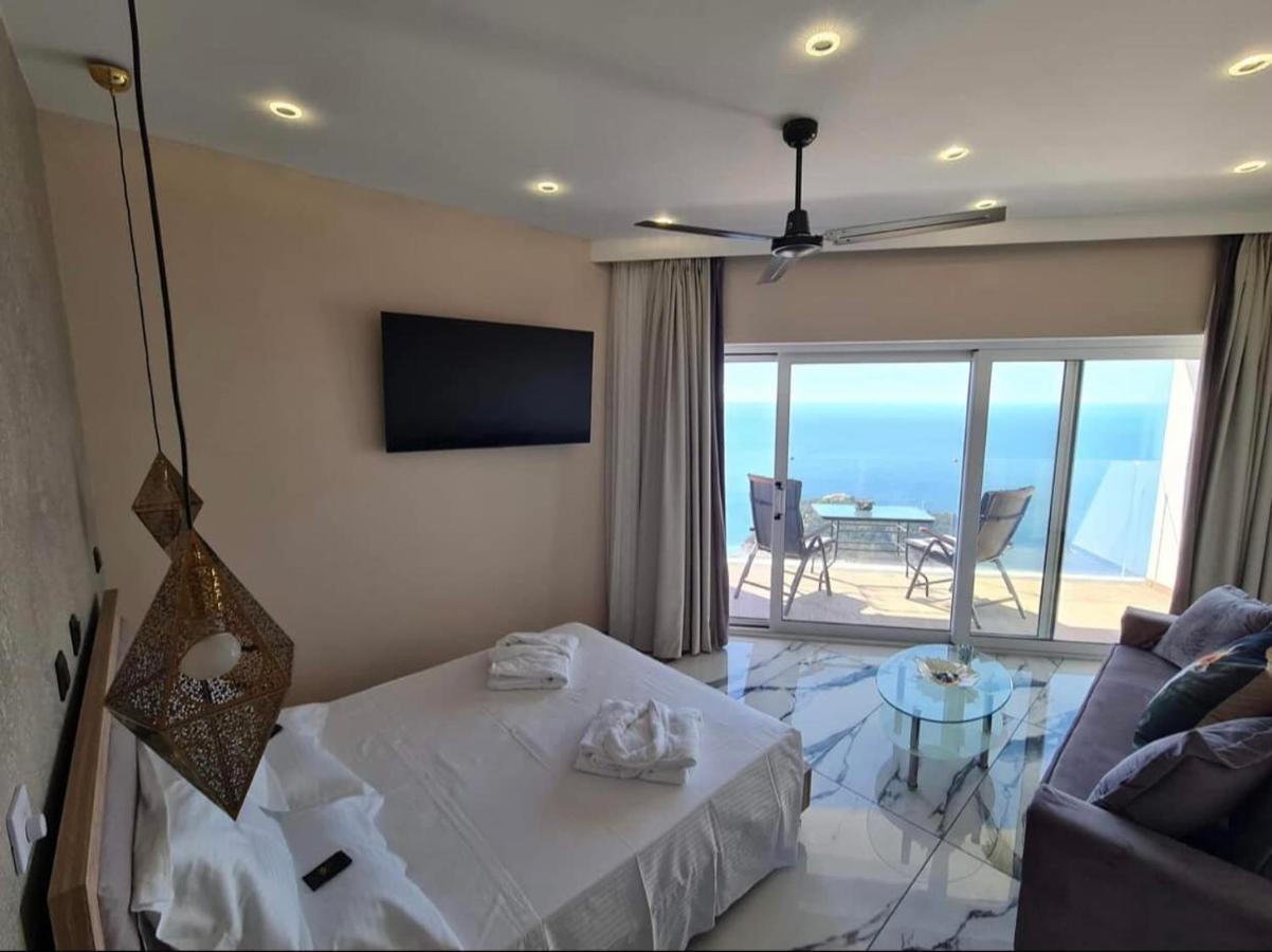 Golden Fox Studios And Suites Lakones Bagian luar foto