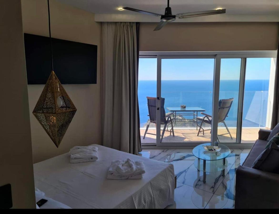 Golden Fox Studios And Suites Lakones Bagian luar foto
