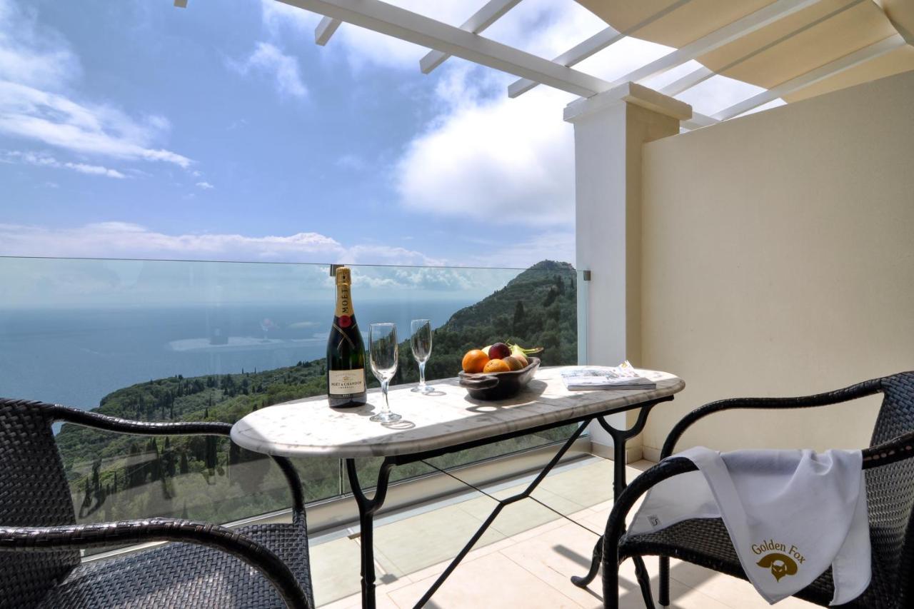 Golden Fox Studios And Suites Lakones Bagian luar foto