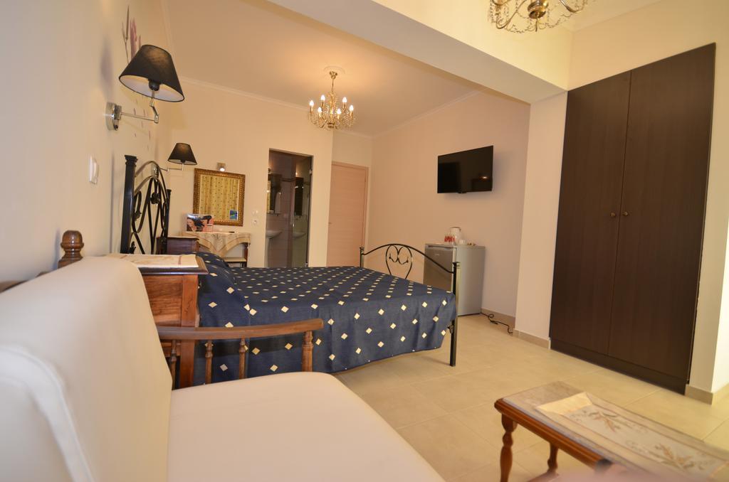 Golden Fox Studios And Suites Lakones Bagian luar foto