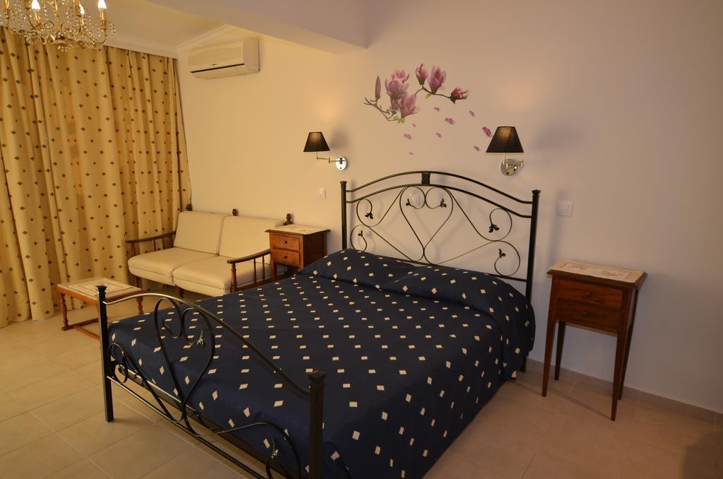 Golden Fox Studios And Suites Lakones Bagian luar foto