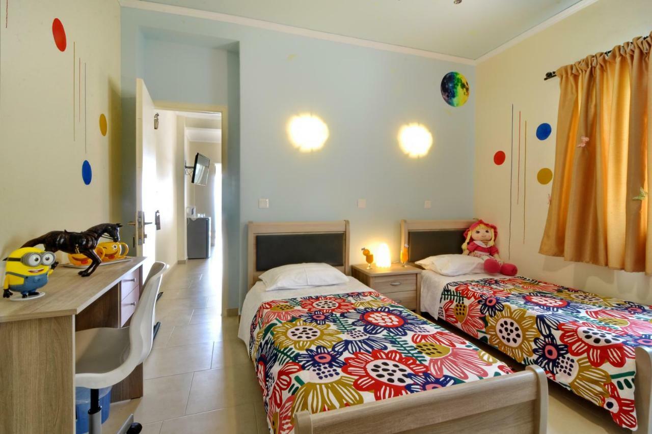 Golden Fox Studios And Suites Lakones Bagian luar foto