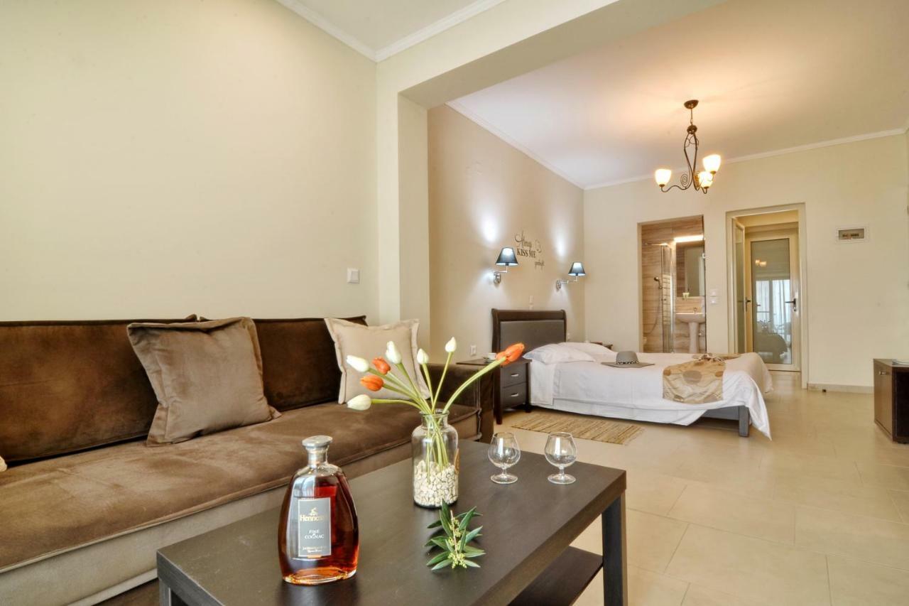 Golden Fox Studios And Suites Lakones Bagian luar foto