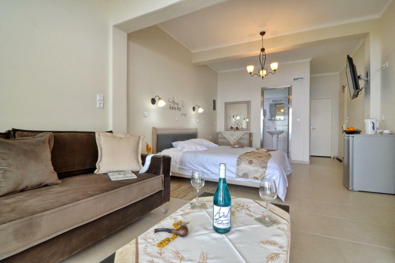 Golden Fox Studios And Suites Lakones Bagian luar foto
