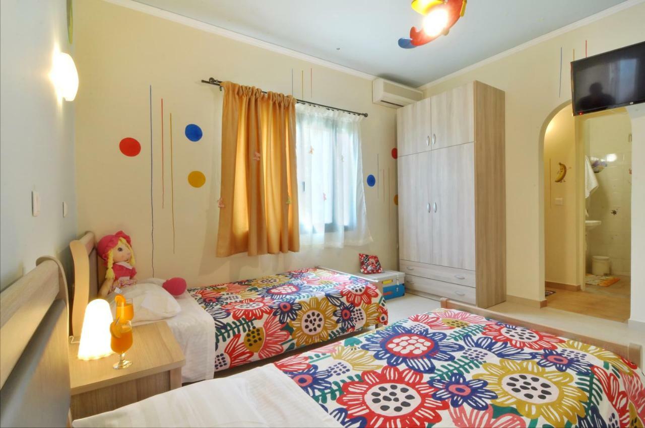 Golden Fox Studios And Suites Lakones Bagian luar foto