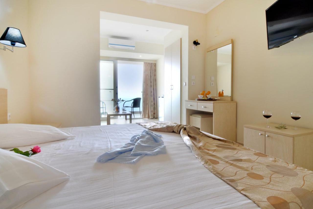 Golden Fox Studios And Suites Lakones Bagian luar foto