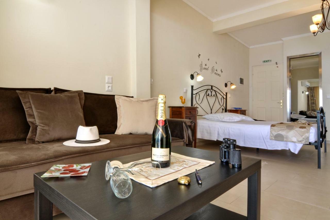 Golden Fox Studios And Suites Lakones Bagian luar foto