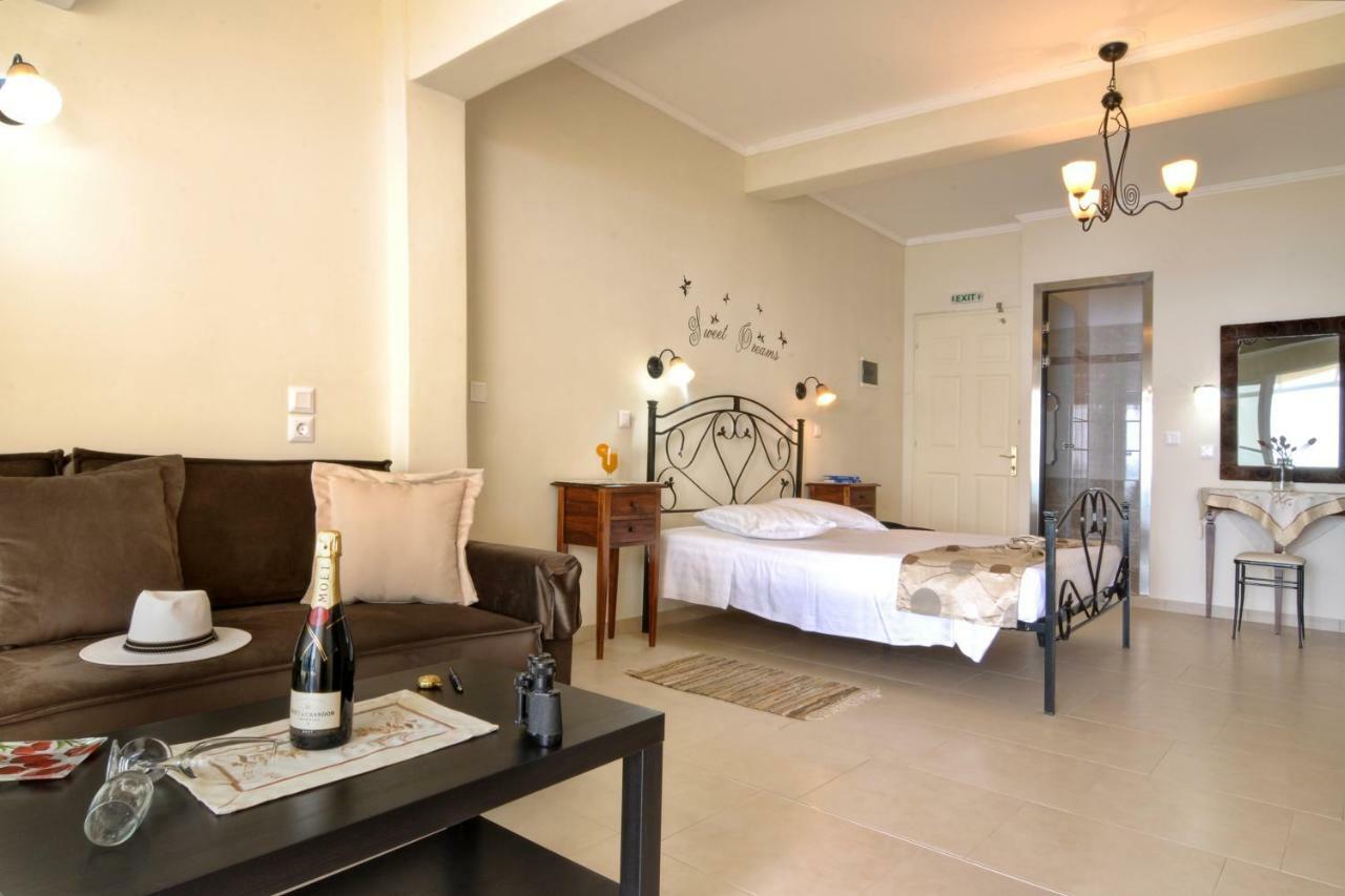 Golden Fox Studios And Suites Lakones Bagian luar foto