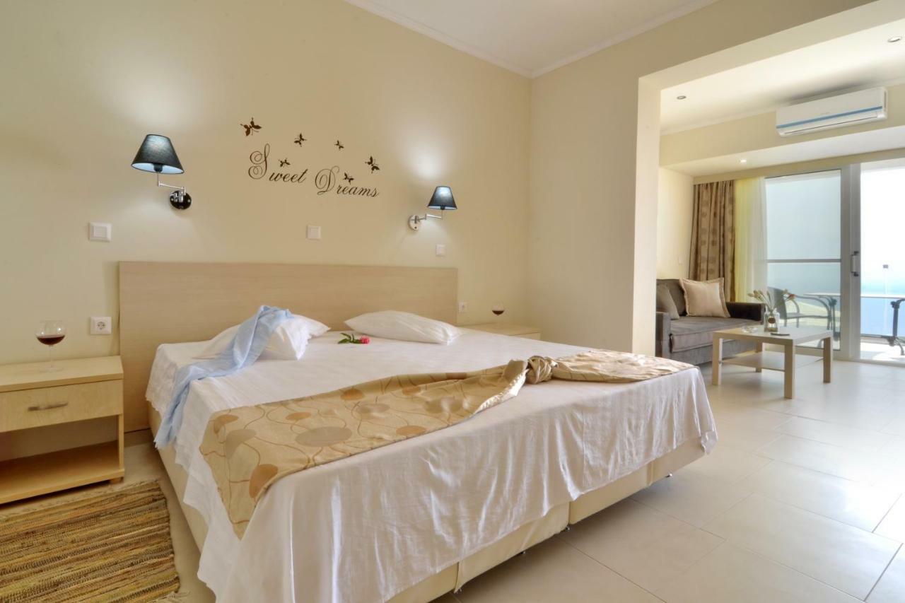Golden Fox Studios And Suites Lakones Bagian luar foto