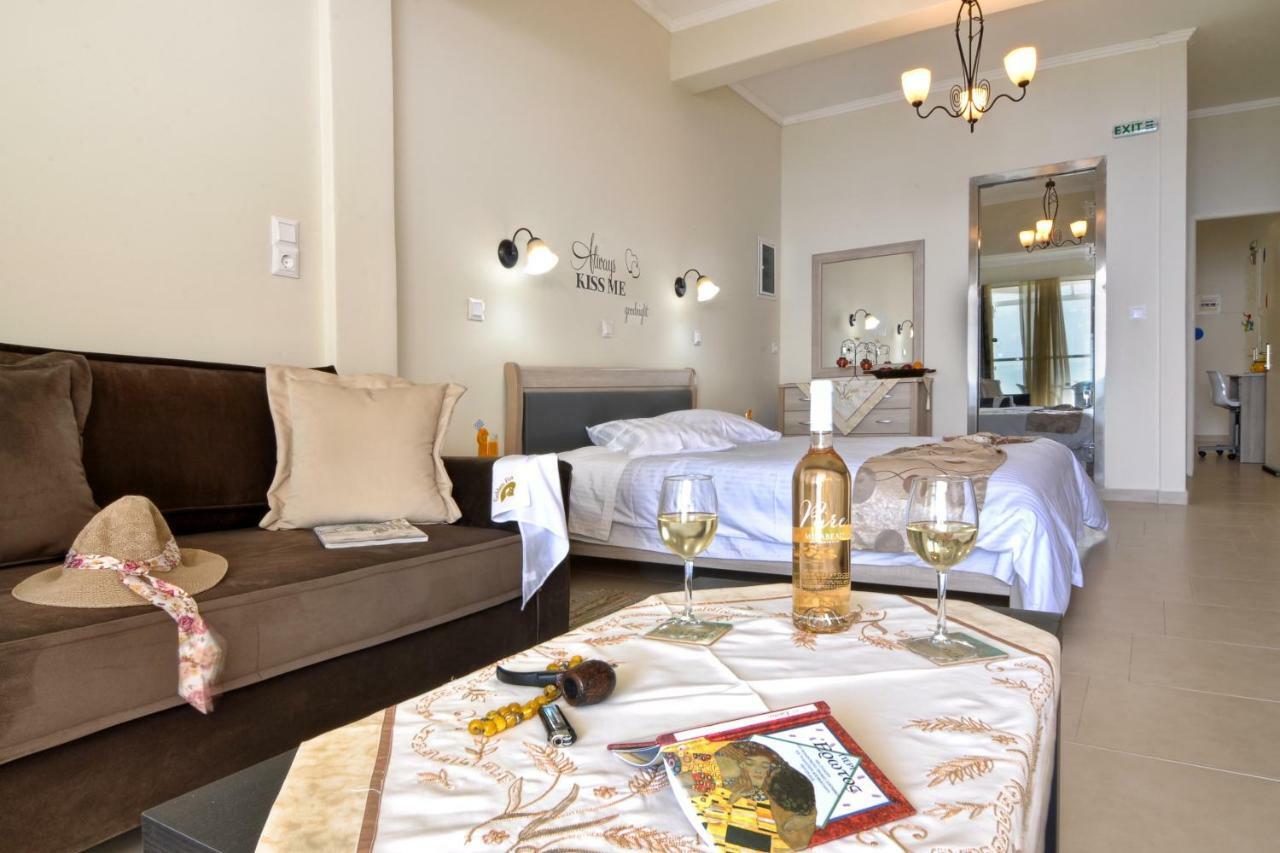 Golden Fox Studios And Suites Lakones Bagian luar foto
