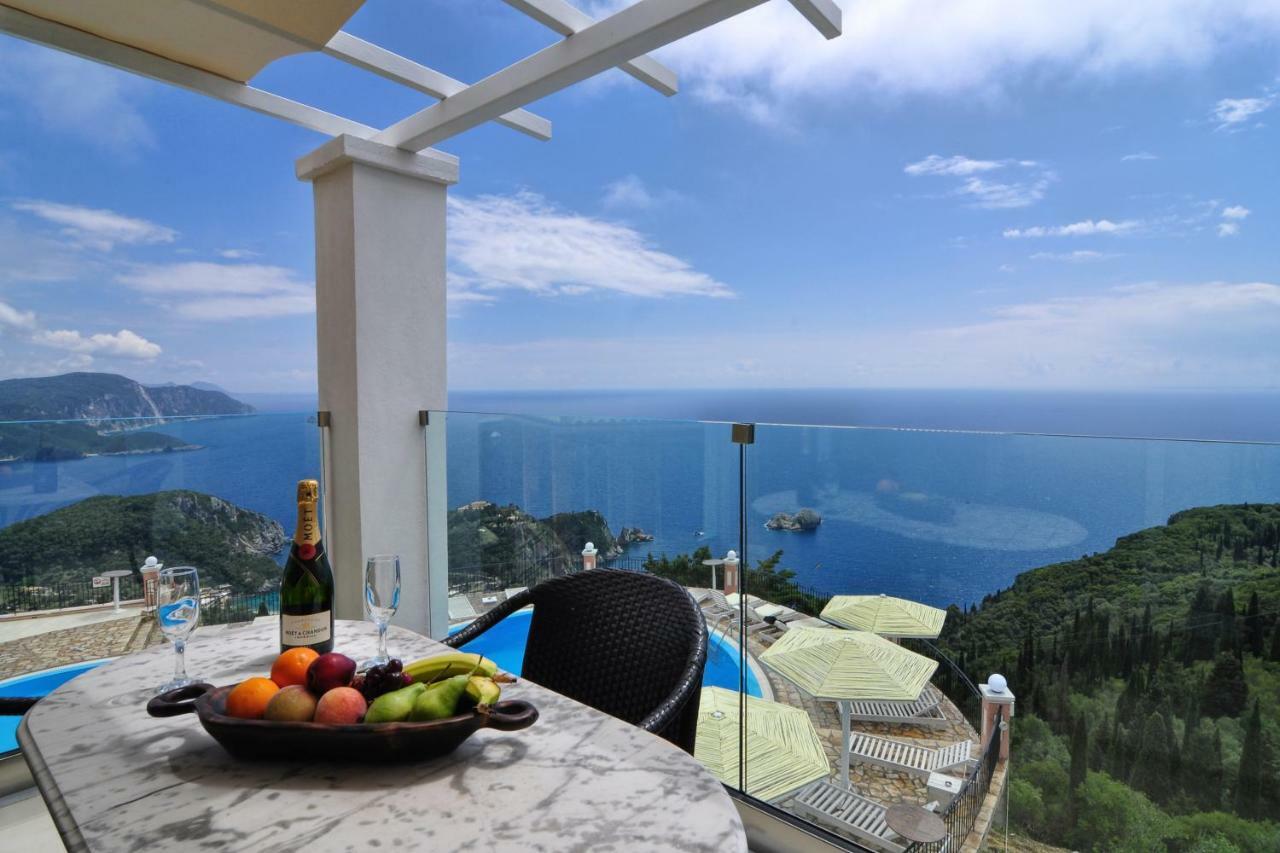 Golden Fox Studios And Suites Lakones Bagian luar foto