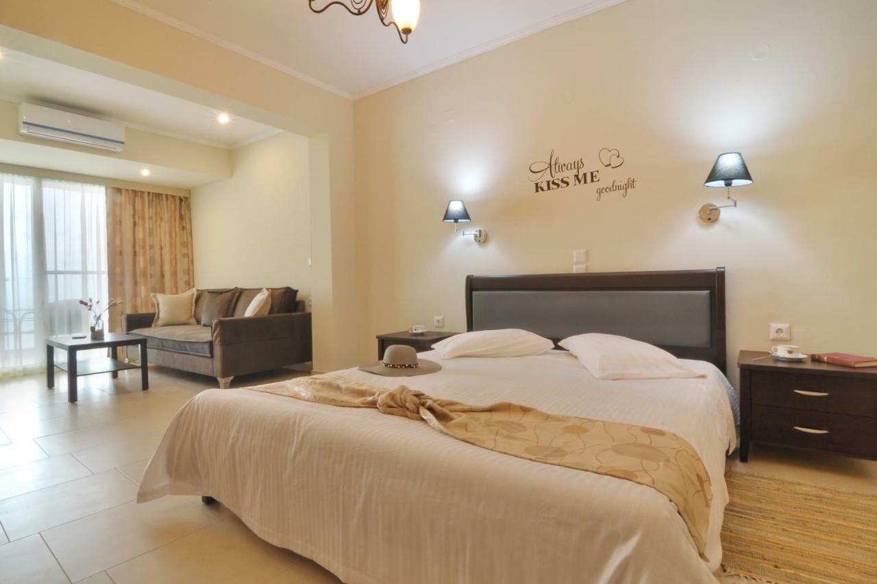Golden Fox Studios And Suites Lakones Bagian luar foto