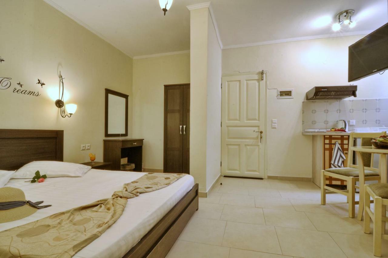 Golden Fox Studios And Suites Lakones Bagian luar foto