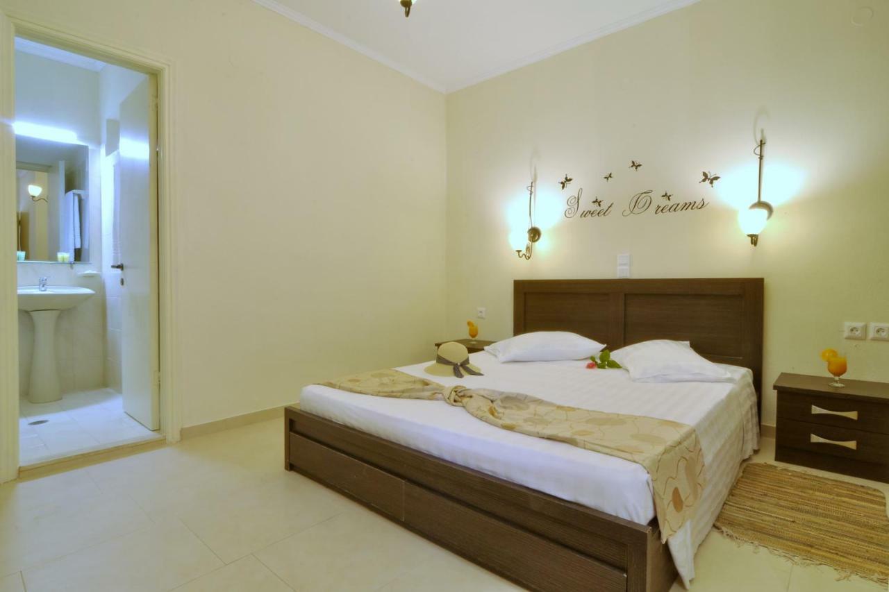 Golden Fox Studios And Suites Lakones Bagian luar foto